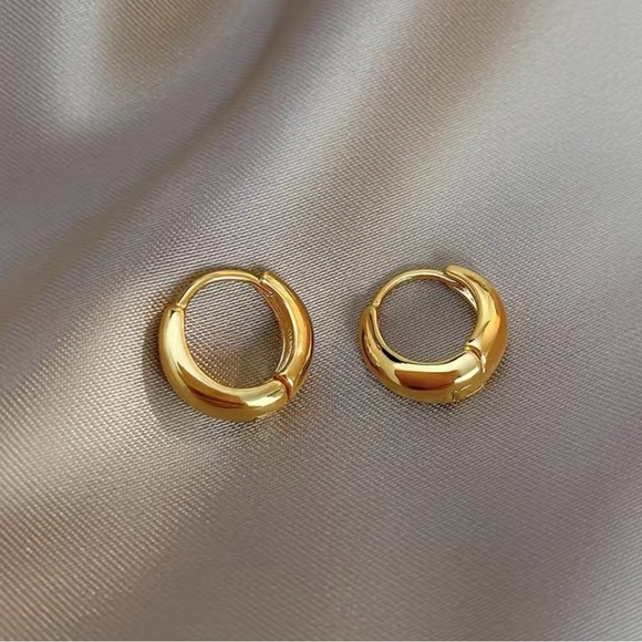 New Luxury 18k Gold Plated Small Hoop Earrings - Picture 3 of 7